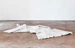 vertrautes Terrain, 2011, Packpapier, Farbe, Folie, 245 x 360 x 35 cm