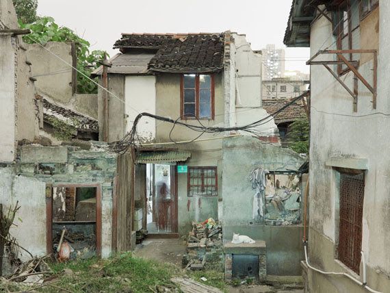 Peter Bialobrzeski „Nail Houses #09“ aus der Serie „Nail Houses – or the Destruction of Lower Shanghai"