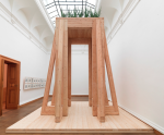 Claus Bury, Tempeltor, Holzkonstruktion, 2014, H 4,62 m, Foto: Wolfgang Günzel © Claus Bury, Frankfurt am Main