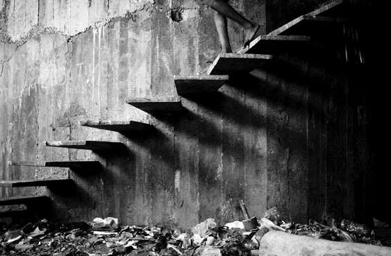 Mário Macilau: "Stairs of Shadows" aus der Serie "Growing in Darknes", 2012-2015 Digital Pigment Print Ed. 2 + 2 AP